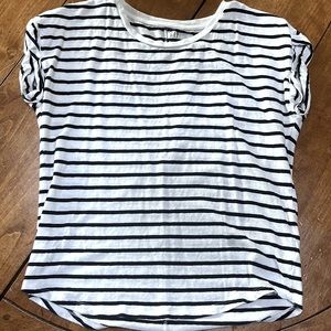 Small navy blue Gap t-shirt.